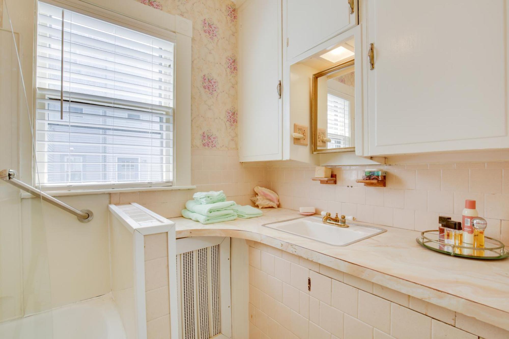 Quaint Beverly Townhome Walk To Beach And Downtown! ภายนอก รูปภาพ