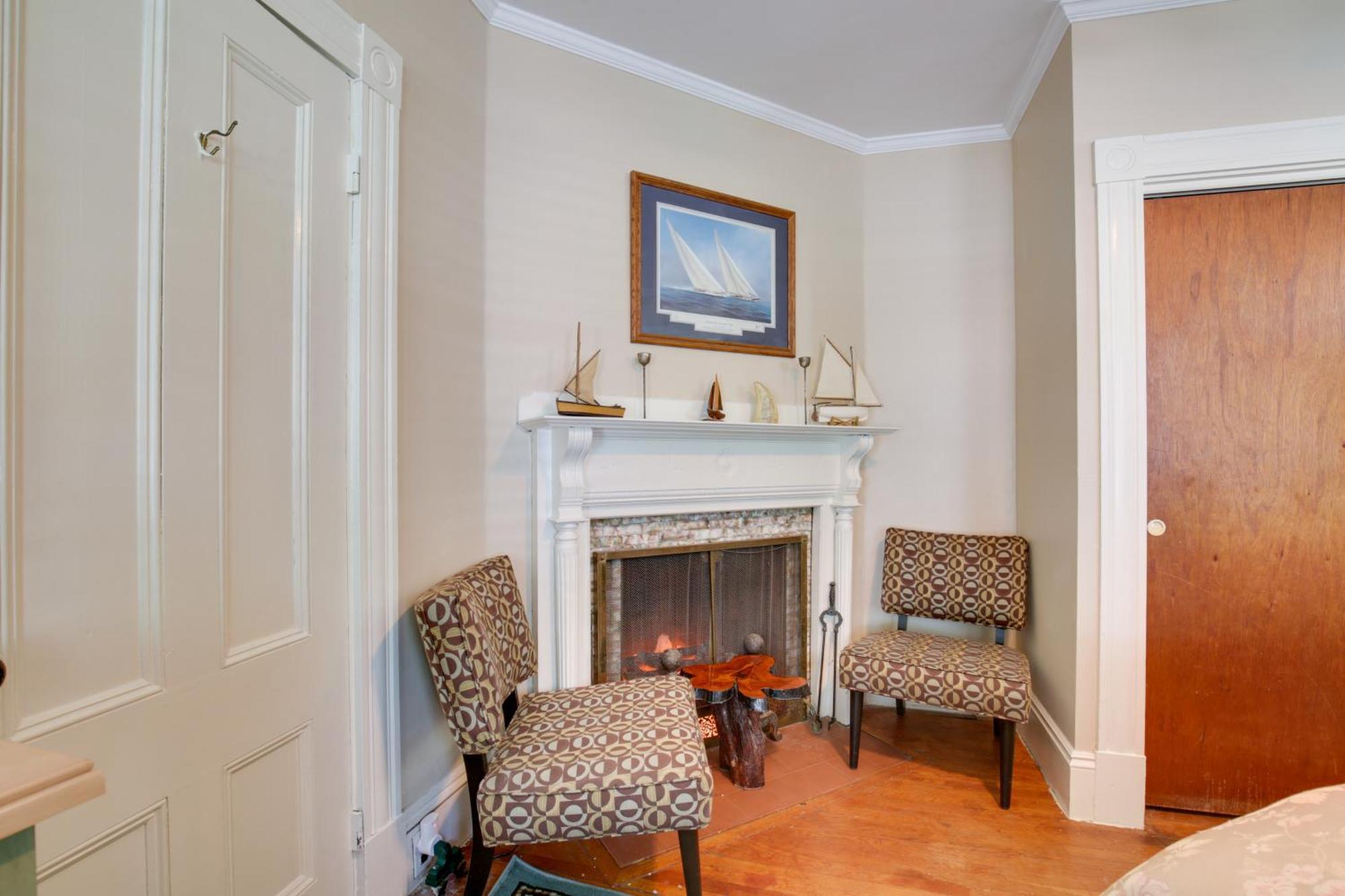 Quaint Beverly Townhome Walk To Beach And Downtown! ภายนอก รูปภาพ