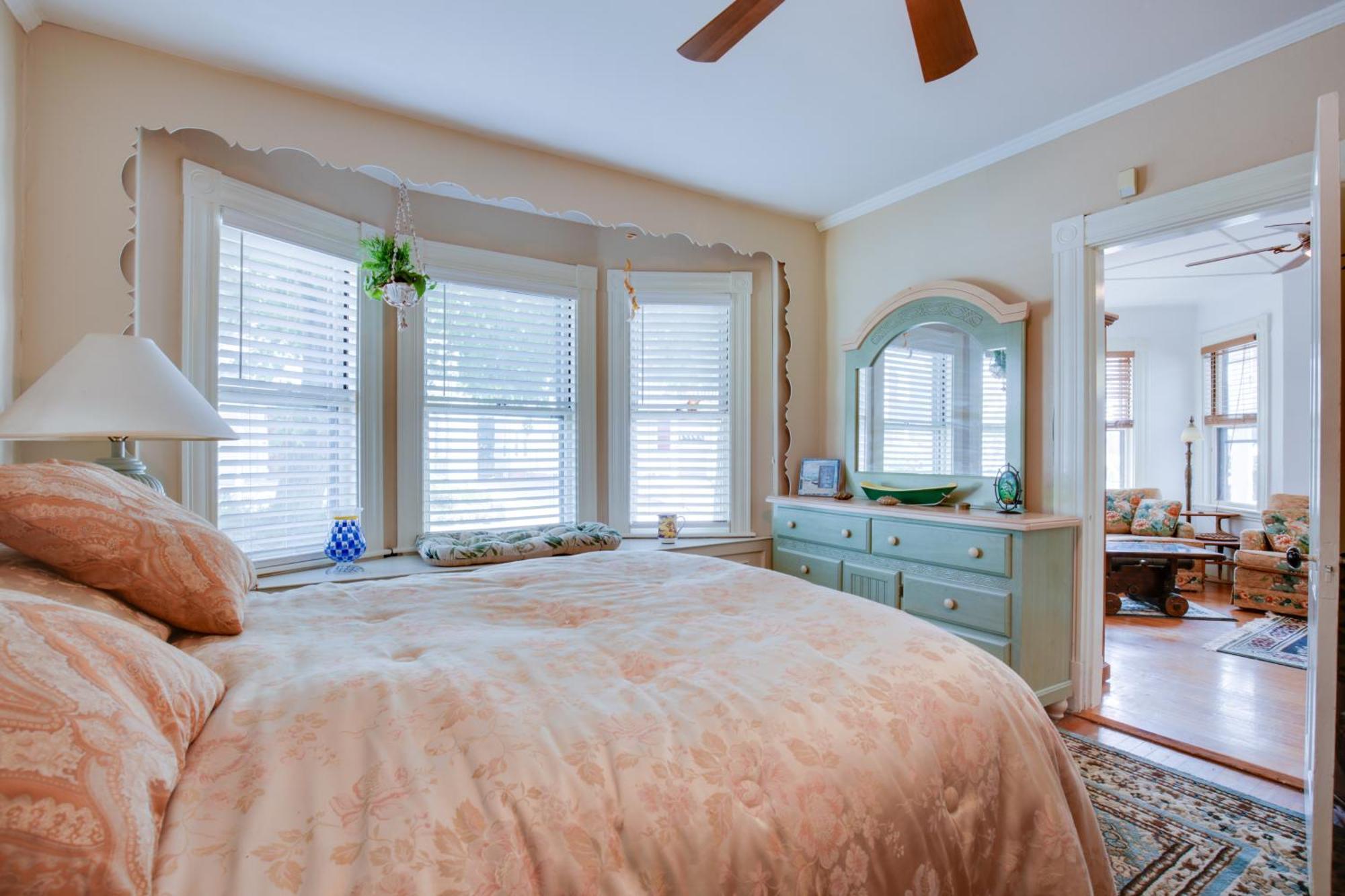 Quaint Beverly Townhome Walk To Beach And Downtown! ภายนอก รูปภาพ