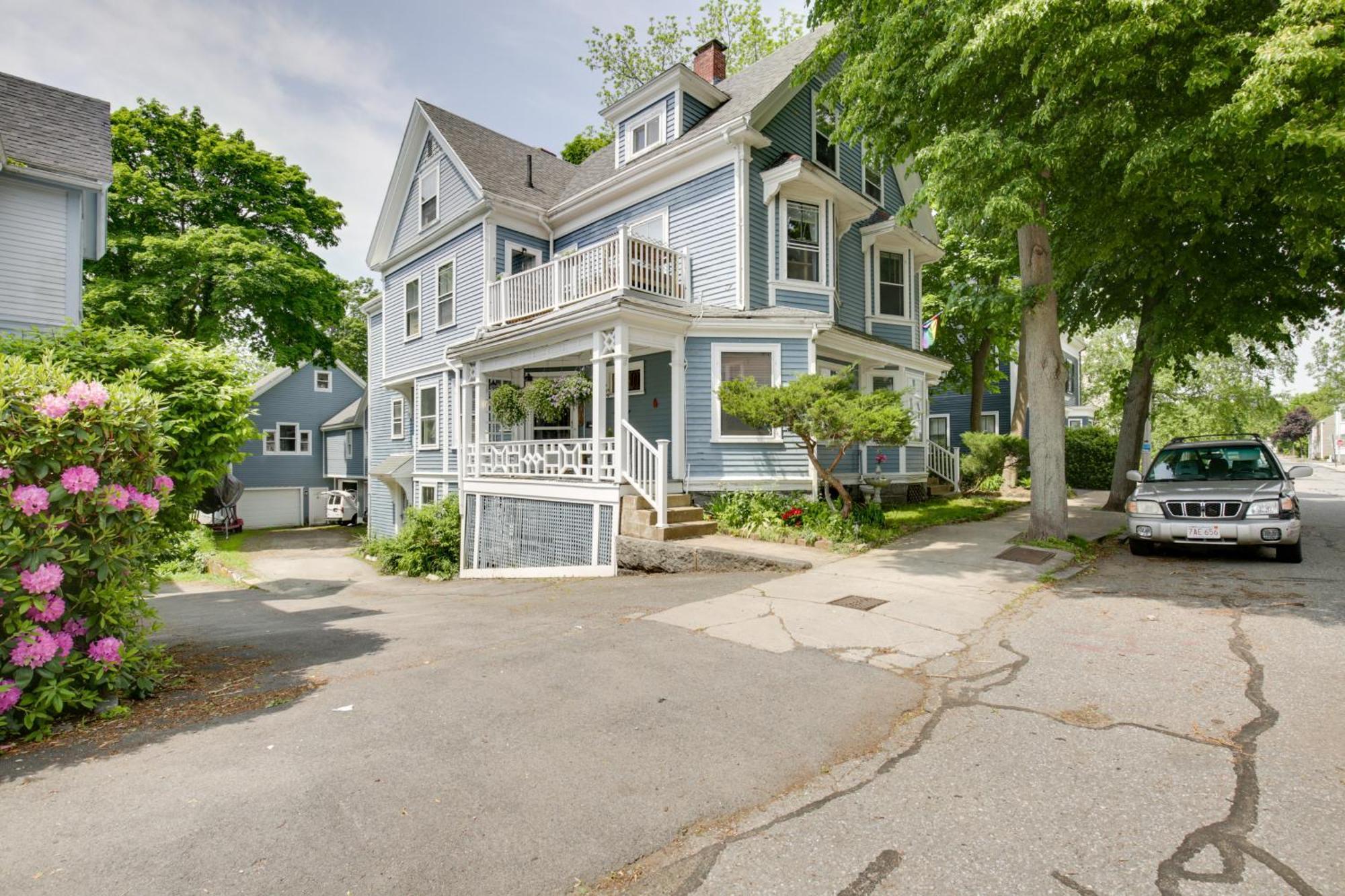 Quaint Beverly Townhome Walk To Beach And Downtown! ภายนอก รูปภาพ