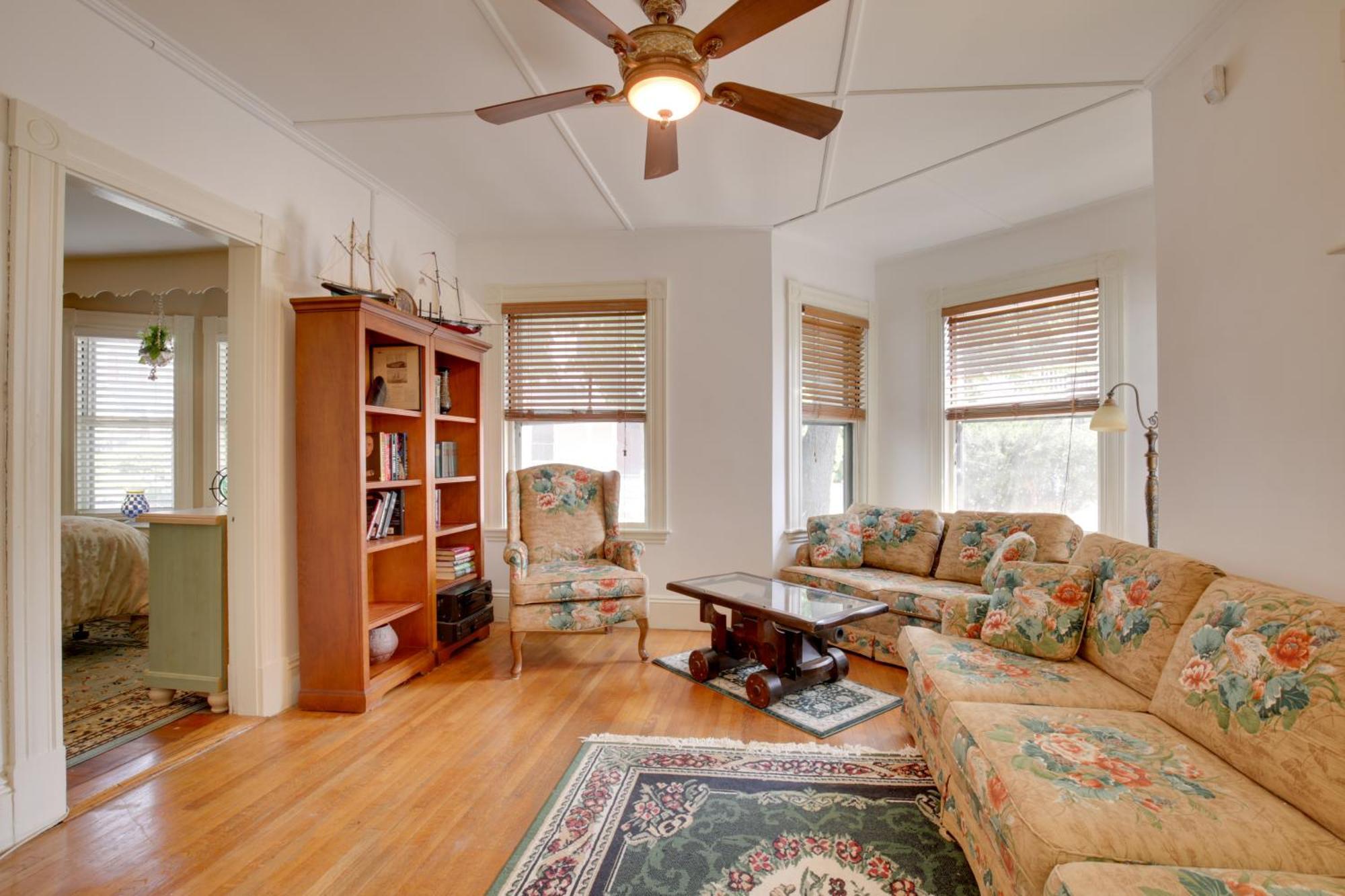 Quaint Beverly Townhome Walk To Beach And Downtown! ภายนอก รูปภาพ